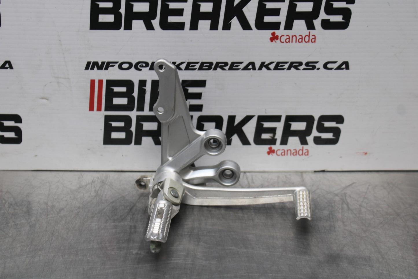07 SUZUKI GSXR1000 RIGHT REARSET REAR SET DRIVER FOOT PEG REST STOP BB770