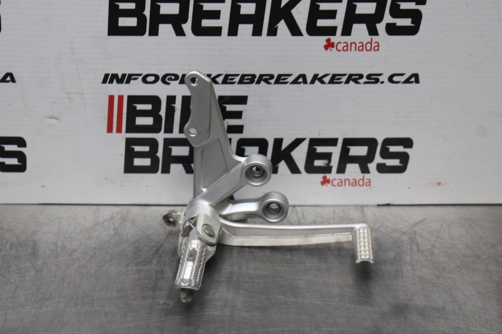 07 SUZUKI GSXR1000 RIGHT REARSET REAR SET DRIVER FOOT PEG REST STOP BB770