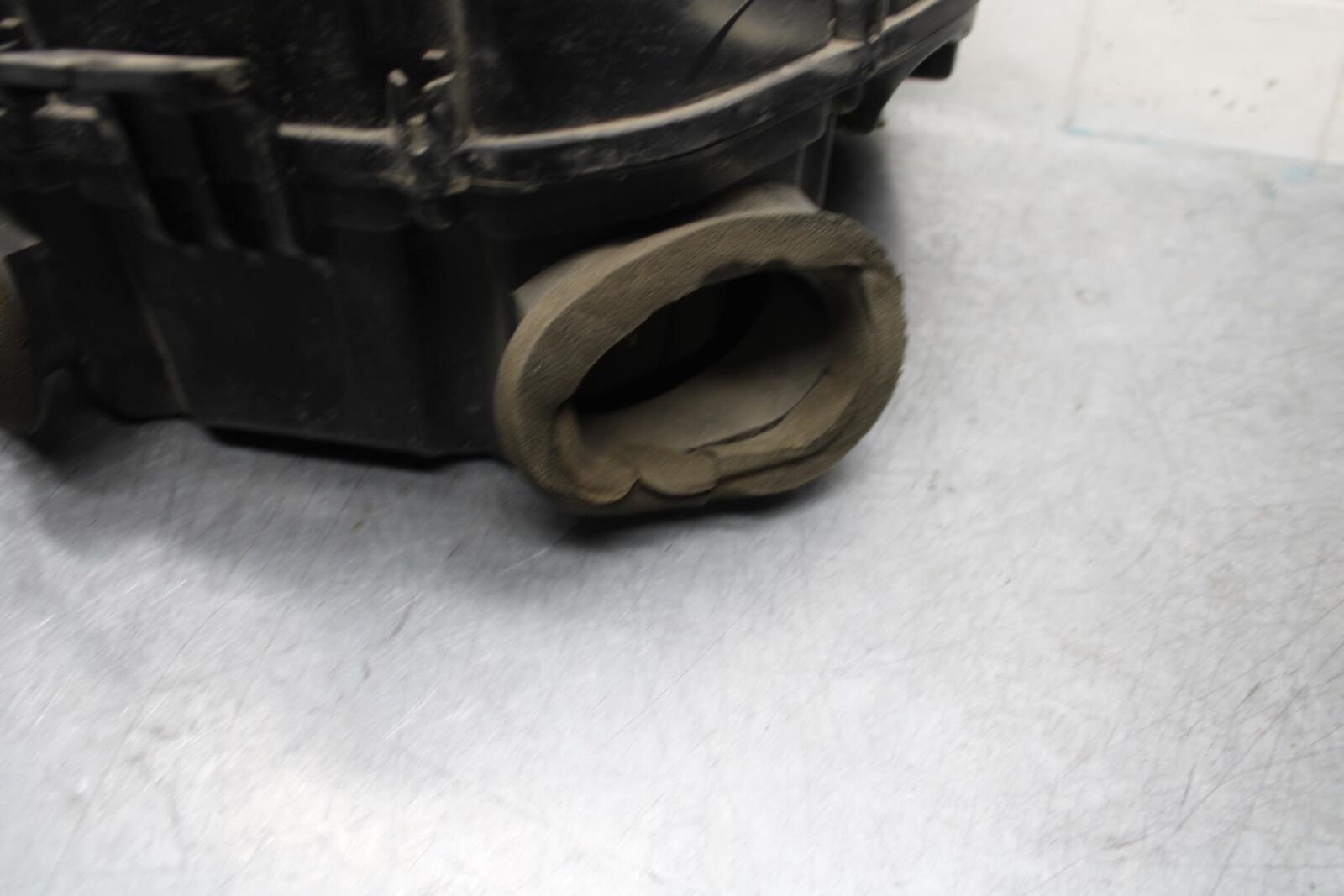 2001 Suzuki GSXR600 AIRBOX AIR INTAKE FILTER BOX 13700-39F00 BB59