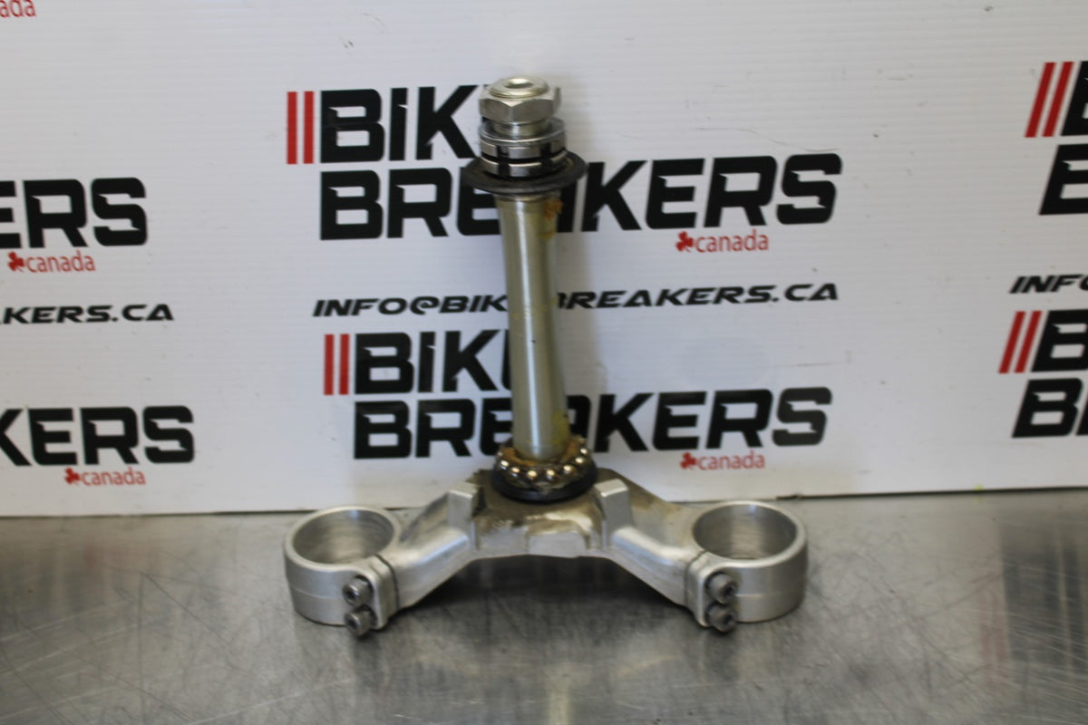 04-05 YAMAHA YZF R1 FRONT FORKS CLAMP LOWER TRIPLE TREE STEM BB173
