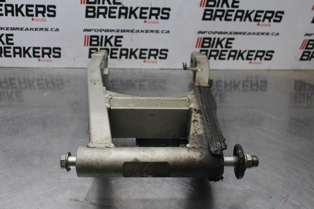 98 KAWASAKI NINJA ZX6 REAR SWINGARM BACK SUSPENSION SWING ARM BB870