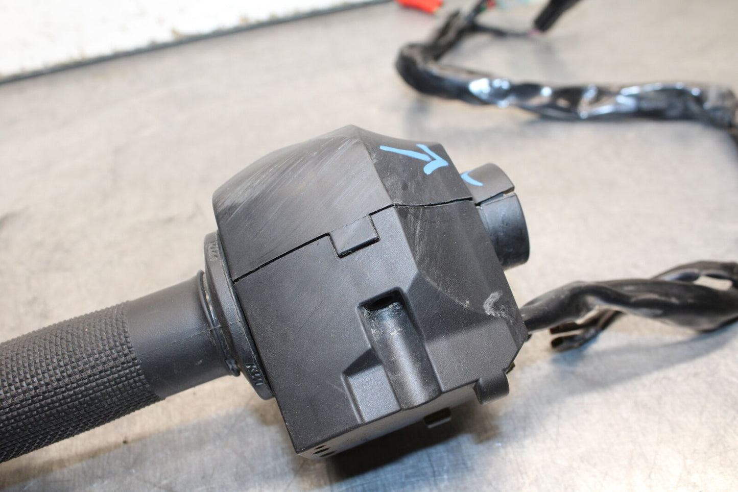 17-24 KTM 390 DUKE RIGHT CLIP ON HANDLE KILL OFF START THROTTLE SWITCHES BB734