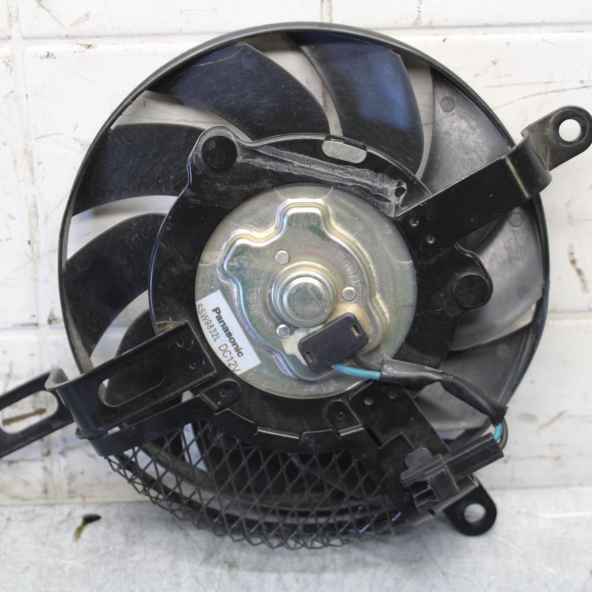 11-23 SUZUKI GSXR 750 ENGINE RADIATOR COOLING FAN BB54