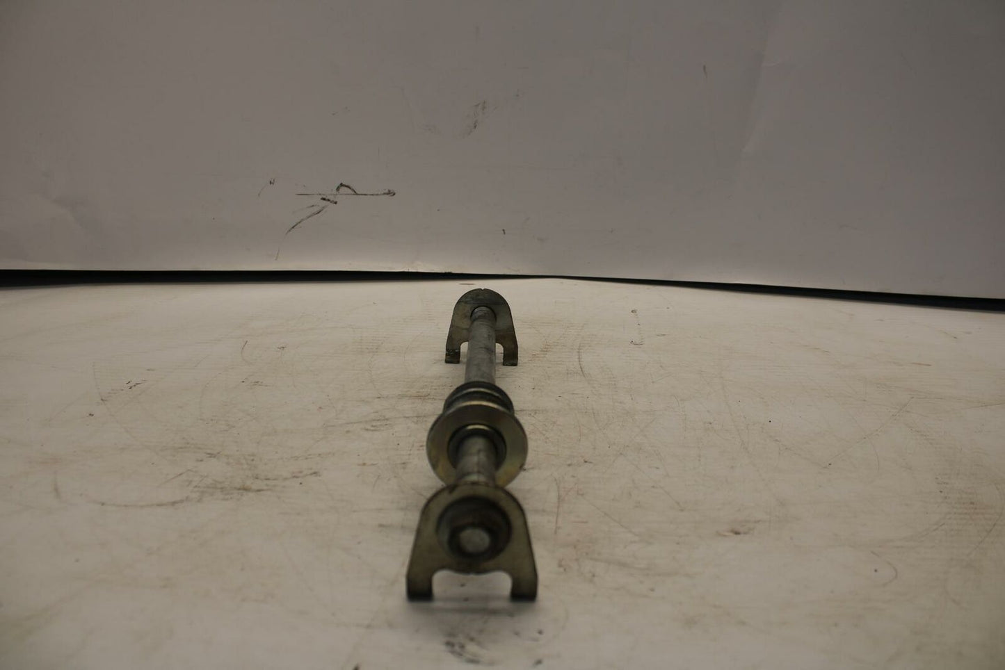 04-09 SUZUKI GS500F REAR AXLE BACK WHEEL RIM PIVOT BOLT AXEL 64711-01D20 BB261