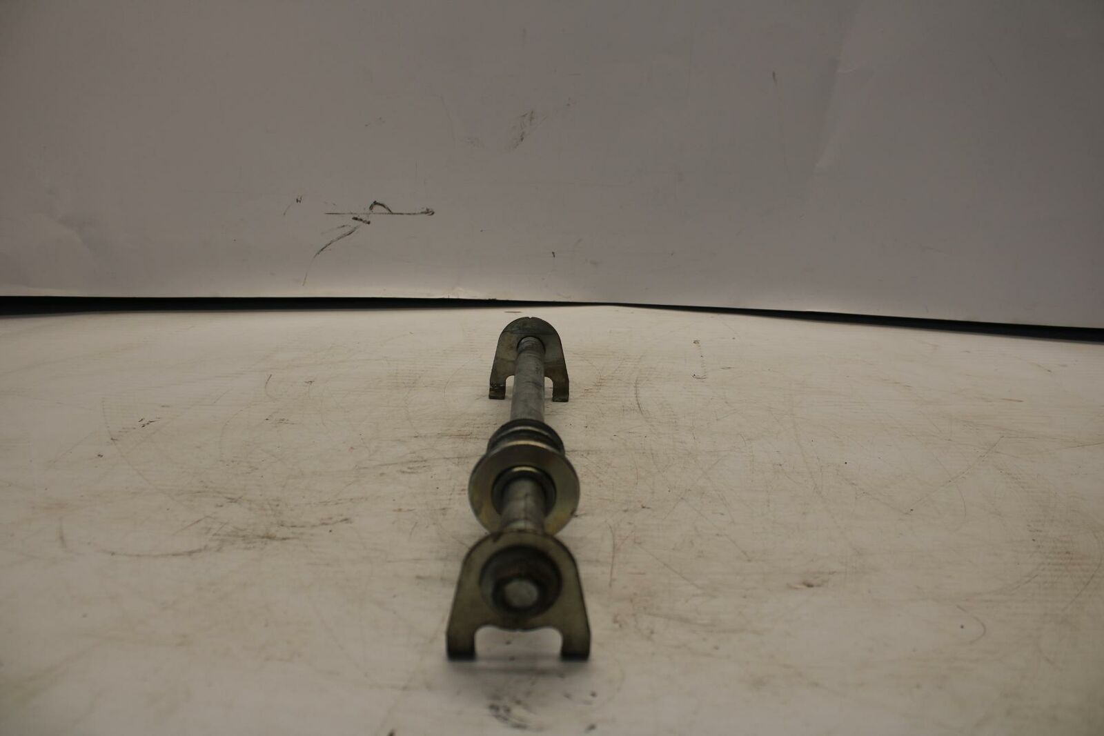 04-09 SUZUKI GS500F REAR AXLE BACK WHEEL RIM PIVOT BOLT AXEL 64711-01D20 BB261