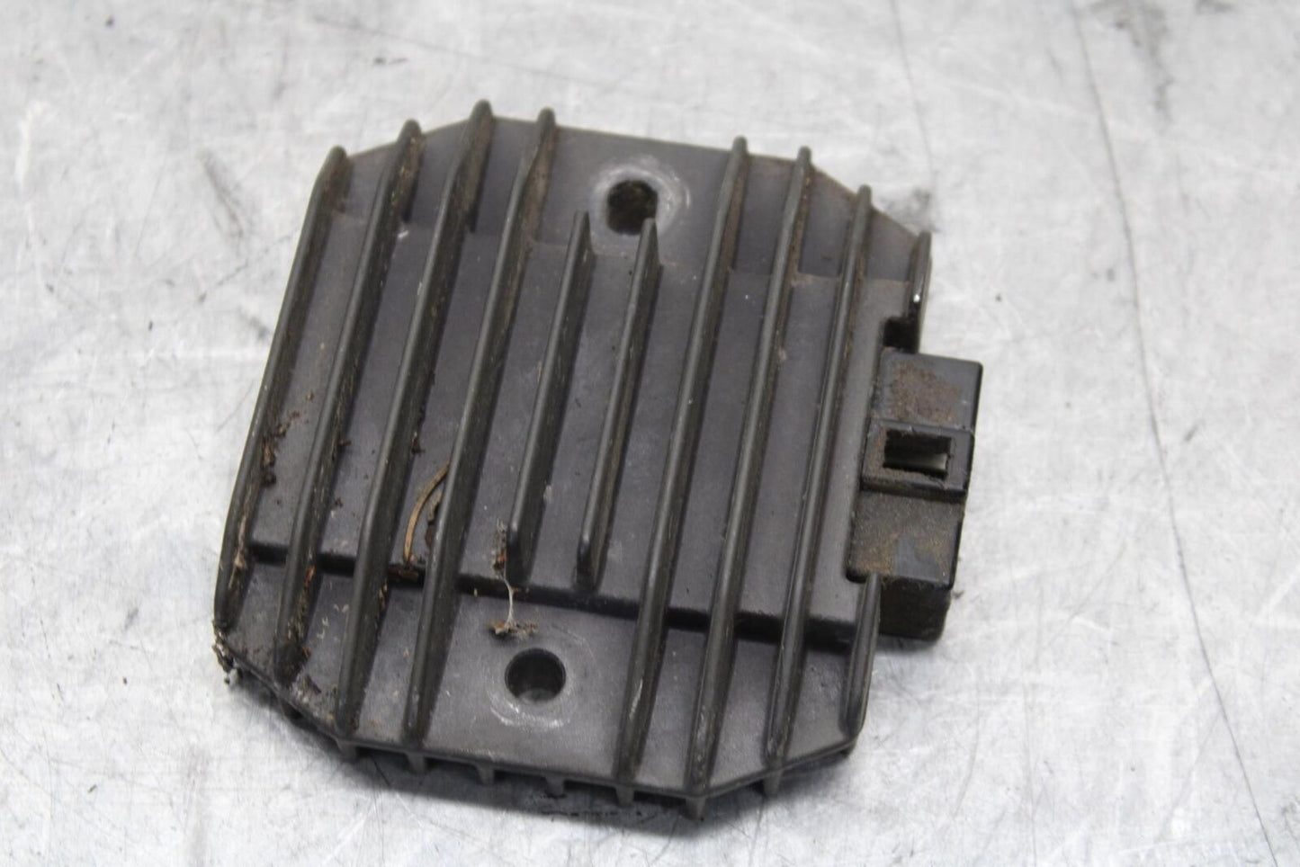 2000 Yamaha YZF R6 RECTIFIER VOLTAGE REGULATOR 4JH-81960-01-00 BB558