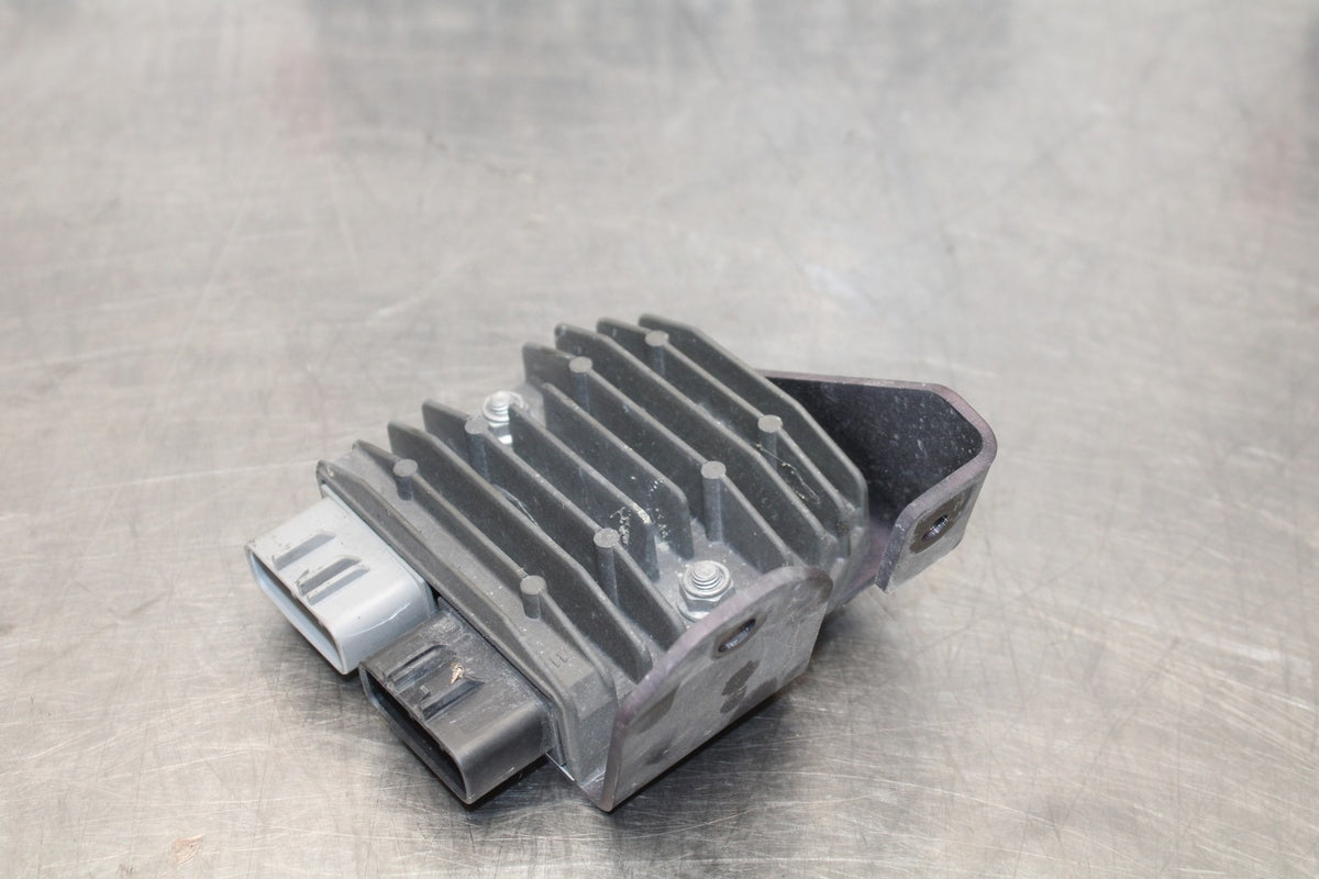 12 TRIUMPH STREET TRIPLE R RECTIFIER VOLTAGE REGULATOR BB914