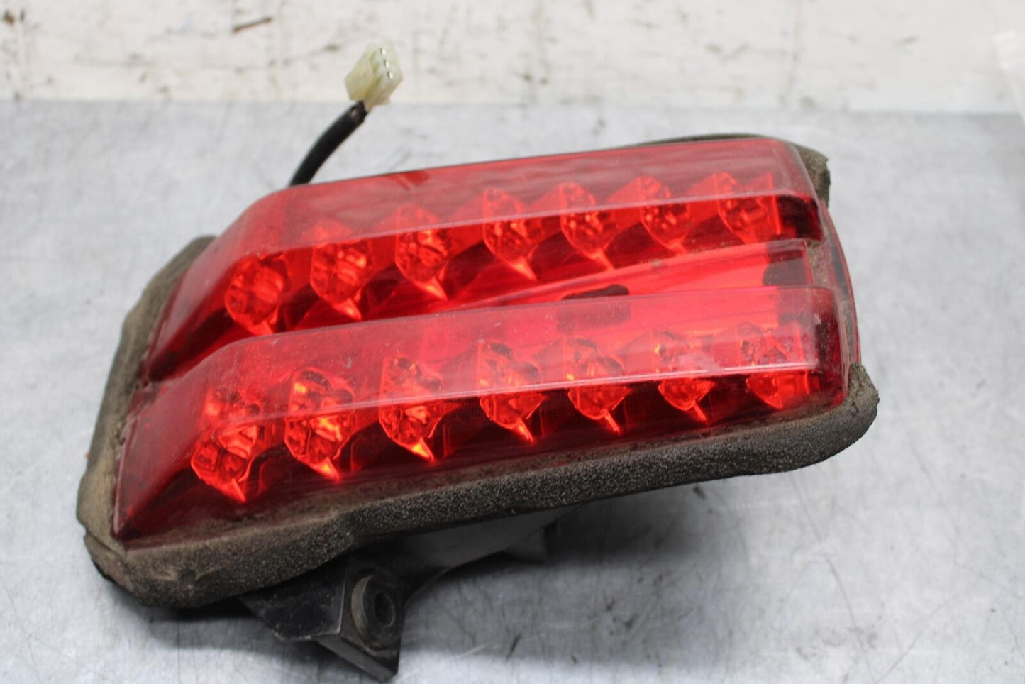 2006 Suzuki SV650S REAR TAIL TAILLIGHT BACK BRAKE LIGHT BB65
