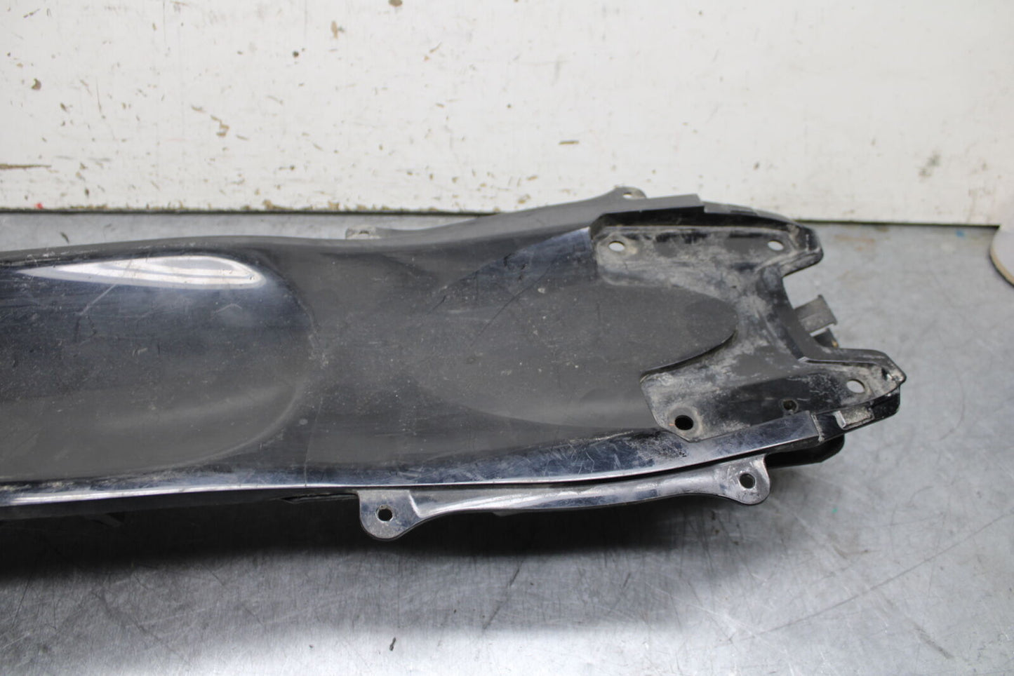 11-23 SUZUKI GSXR 750 REAR BACK TAIL UNDERTAIL BATTERY TRAY PLASTIC BB55