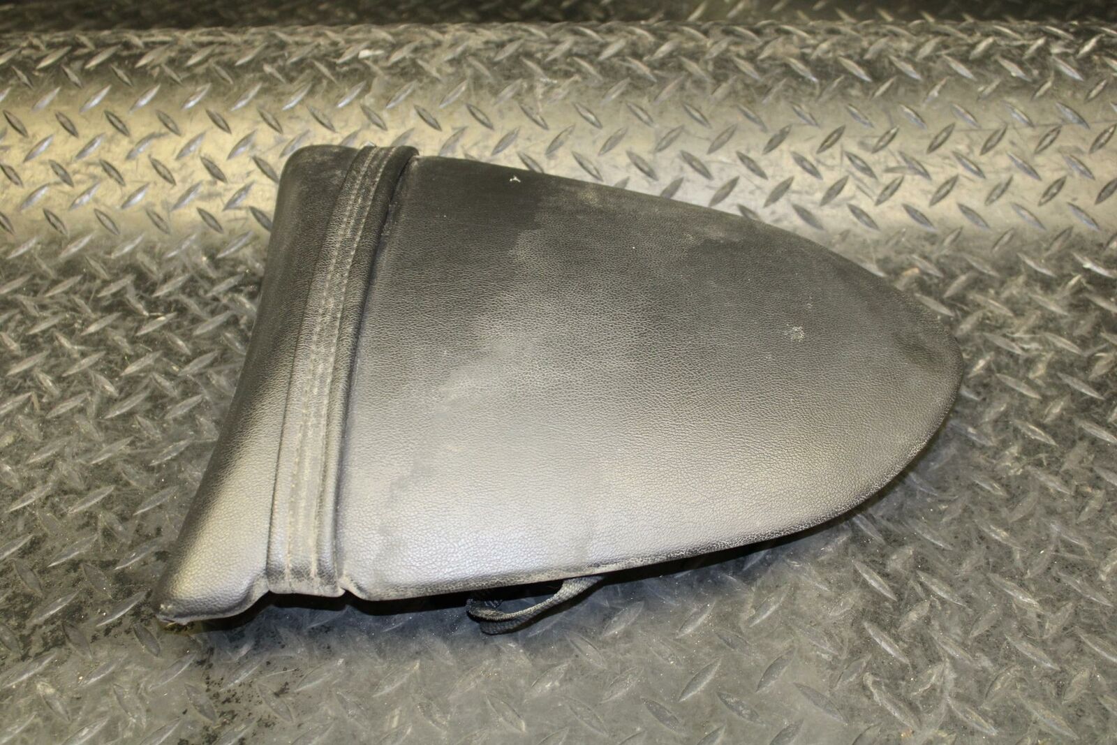 06-07 KAWASAKI NINJA ZX10R REAR BACK PASSENGER TANDEM SEAT PAD SADDLE BB186