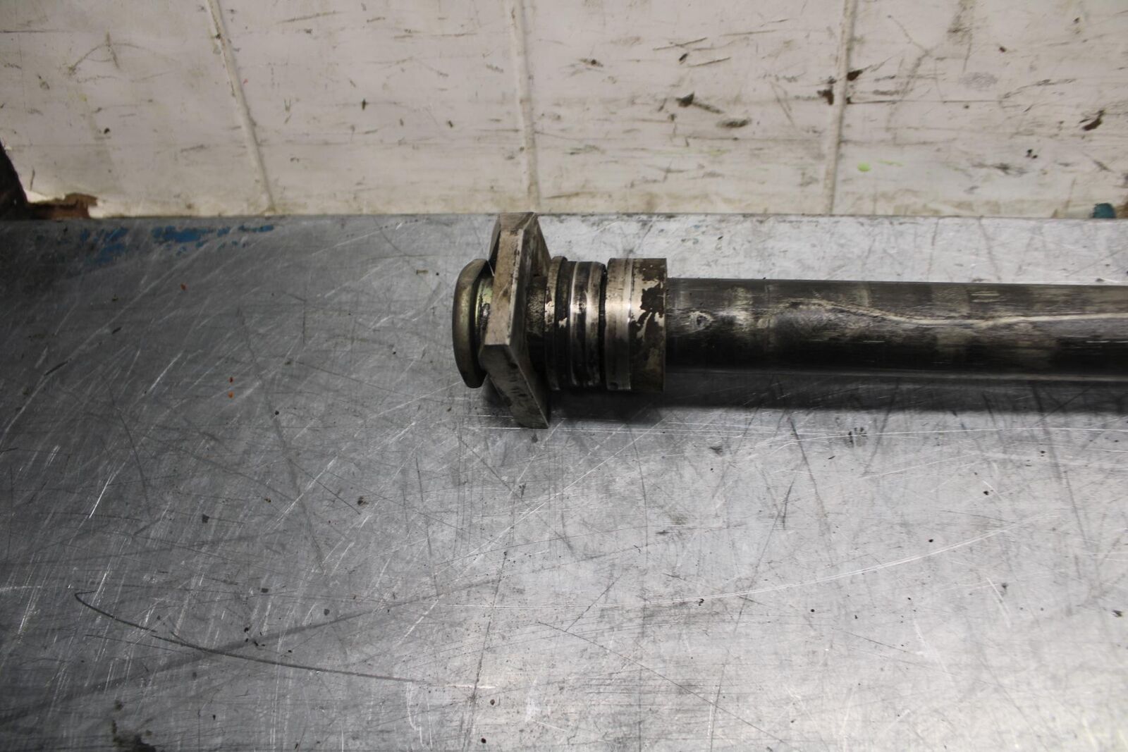 08-10 SUZUKI GSXR750 REAR AXLE BACK WHEEL RIM PIVOT BOLT AXEL 64711-49G00 bb476