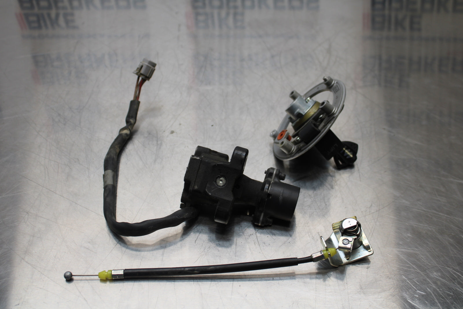 11 SUZUKI GSXR1000 IGNITION LOCK KEY SET W/ GAS CAP AND SEAT LOCK BB142