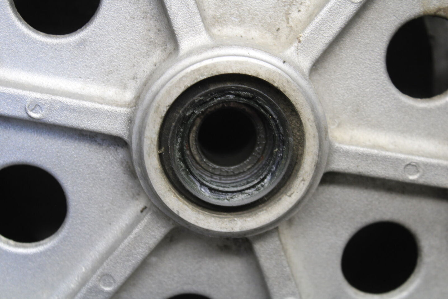 04-12 HONDA ST1300A REAR WHEEL AND ROTOR BACK BRAKE DISC (Item A) BB669