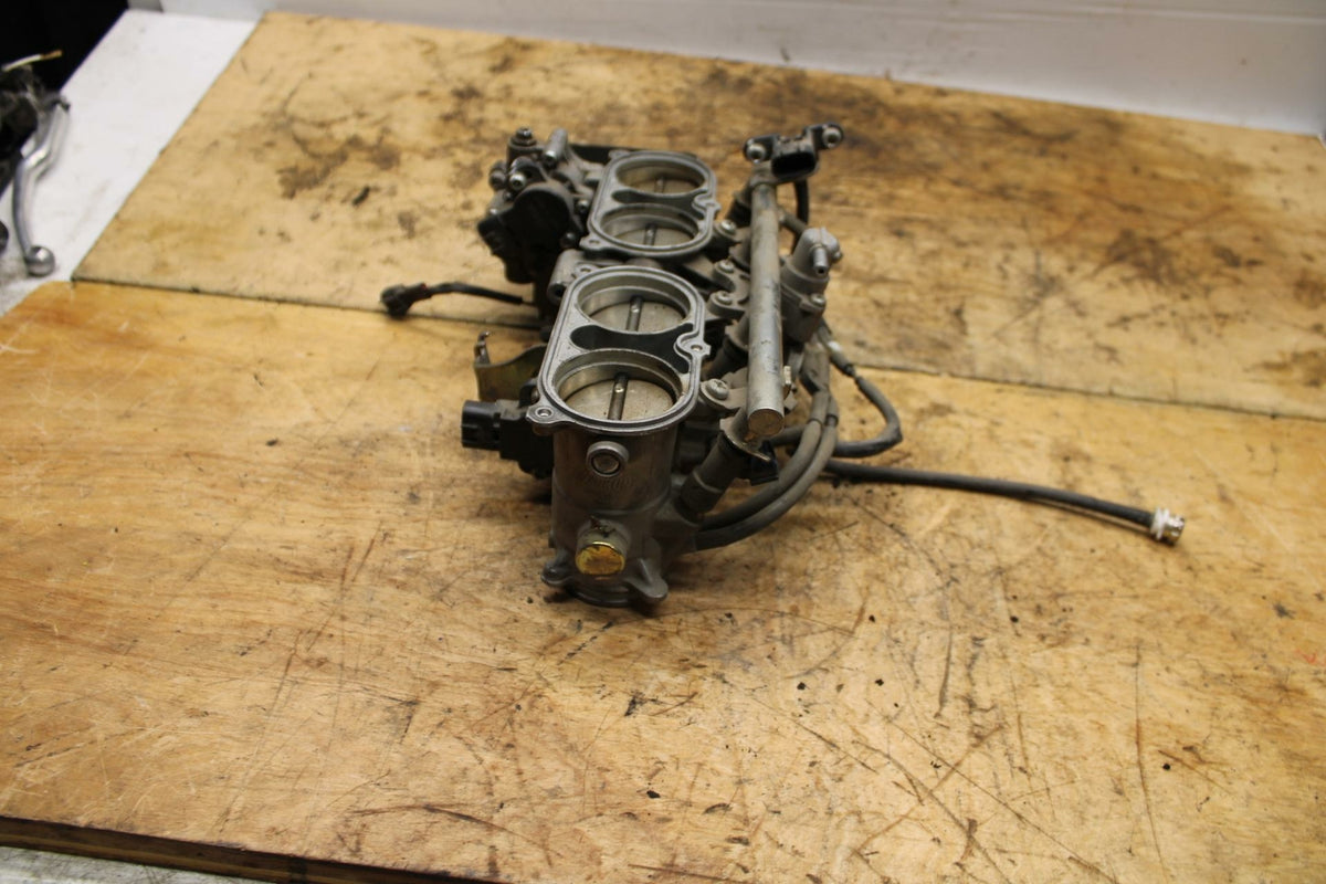 06-15 YAMAHA FZ1 MAIN FUEL INJECTORS / THROTTLE BODIES BB326