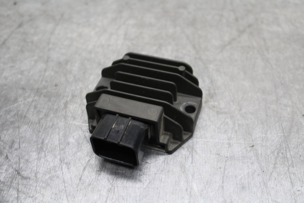 22-24 YAMAHA XSR900 RECTIFIER VOLTAGE REGULATOR BB710