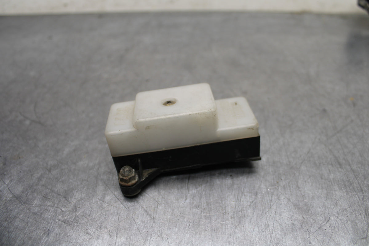 91-92 SUZUKI GSXR750 M  RELAY ASSEMBLY FUSE BOX BB125