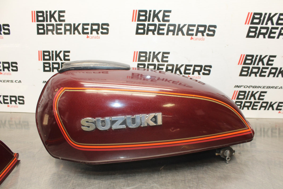77 SUZUKI GS750 GAS TANK SIDE TAIL COWL COVER 44110-45000-13L BB779