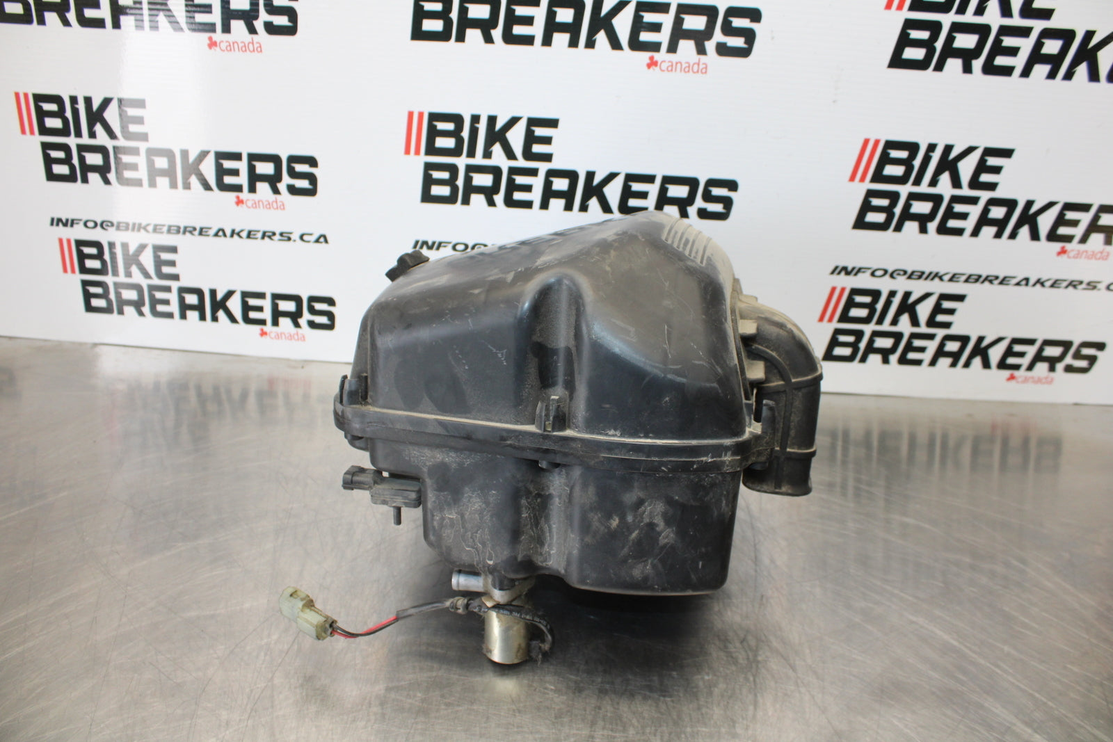 03 SUZUKI SV650S AIRBOX AIR INTAKE FILTER BOX BB167