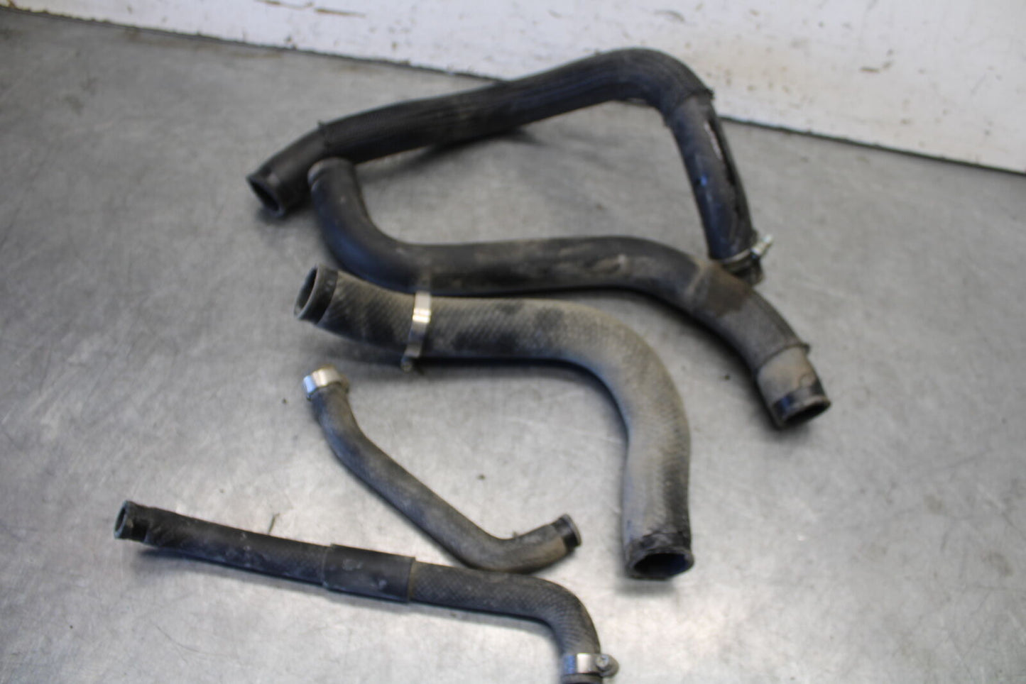 11-24 SUZUKI GSXR750 RADIATOR HOSES ENGINE COOLANT WATER PIPES HOSE SET   BB687