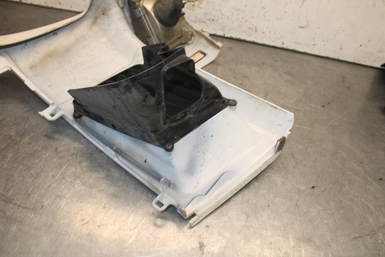 93-00 HONDA GOLDWING 1500 GL1500SE LOWER SIDE FAIRING COWL PLASTIC COVER BB700