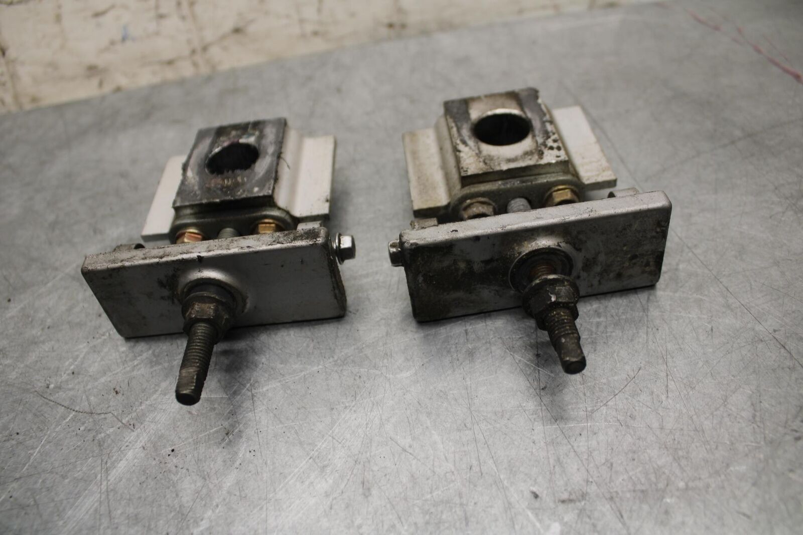 2001 Kawasaki Ninja ZX600E SWINGARM CHAIN TENSIONER ADJUSTMENT BRACKETS  BB547