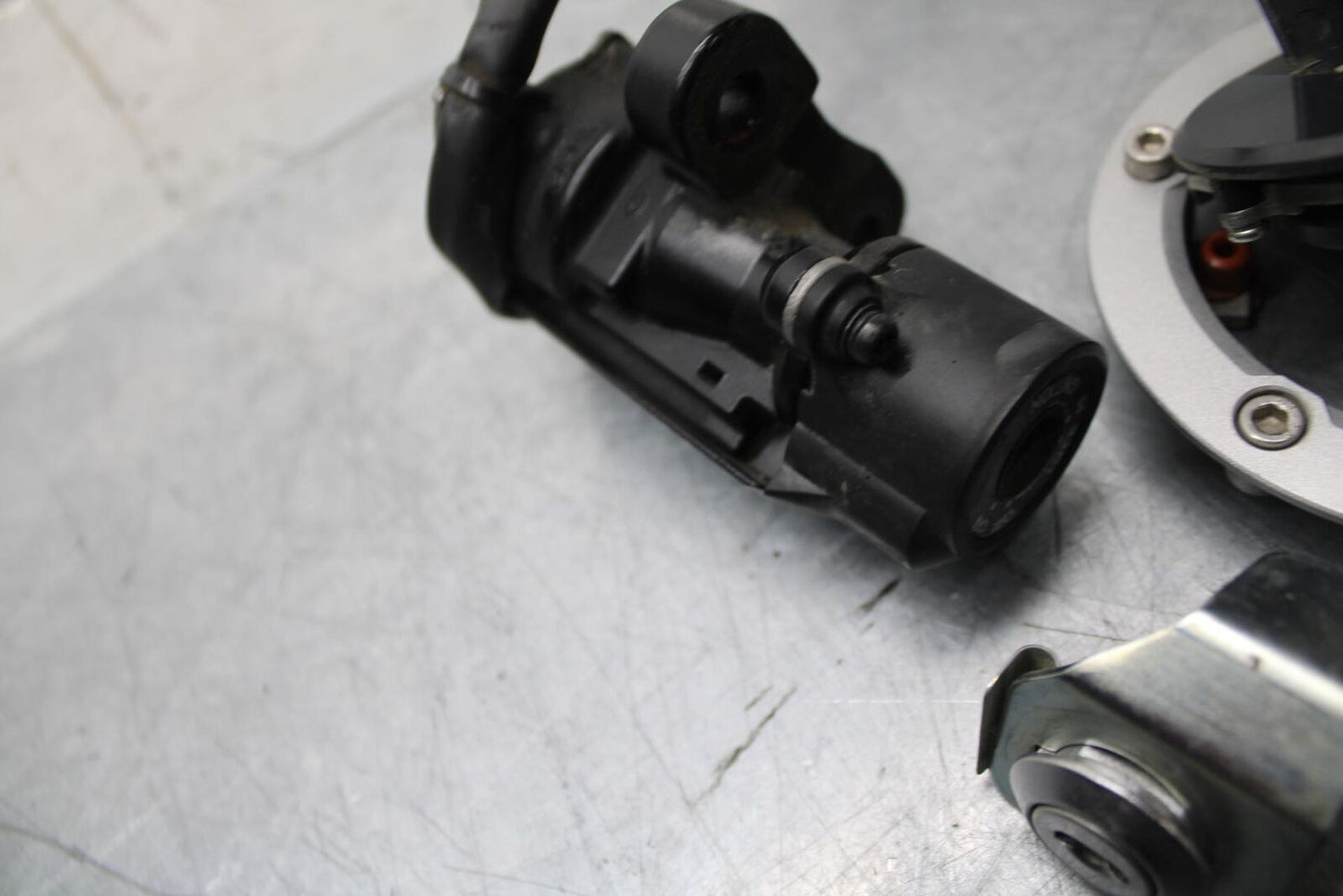 11-22 SUZUKI GSXR 600  IGNITION LOCK KEY SET W/ GAS CAP AND SEAT LOCK BB485