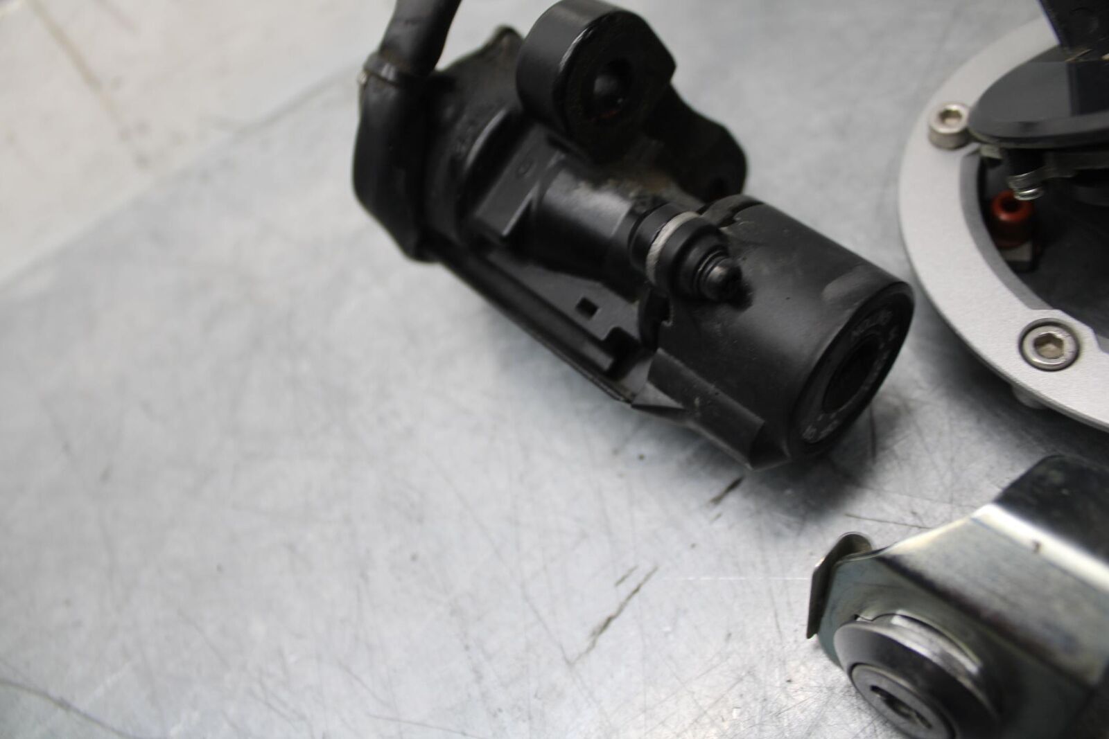 11-22 SUZUKI GSXR 600  IGNITION LOCK KEY SET W/ GAS CAP AND SEAT LOCK BB485
