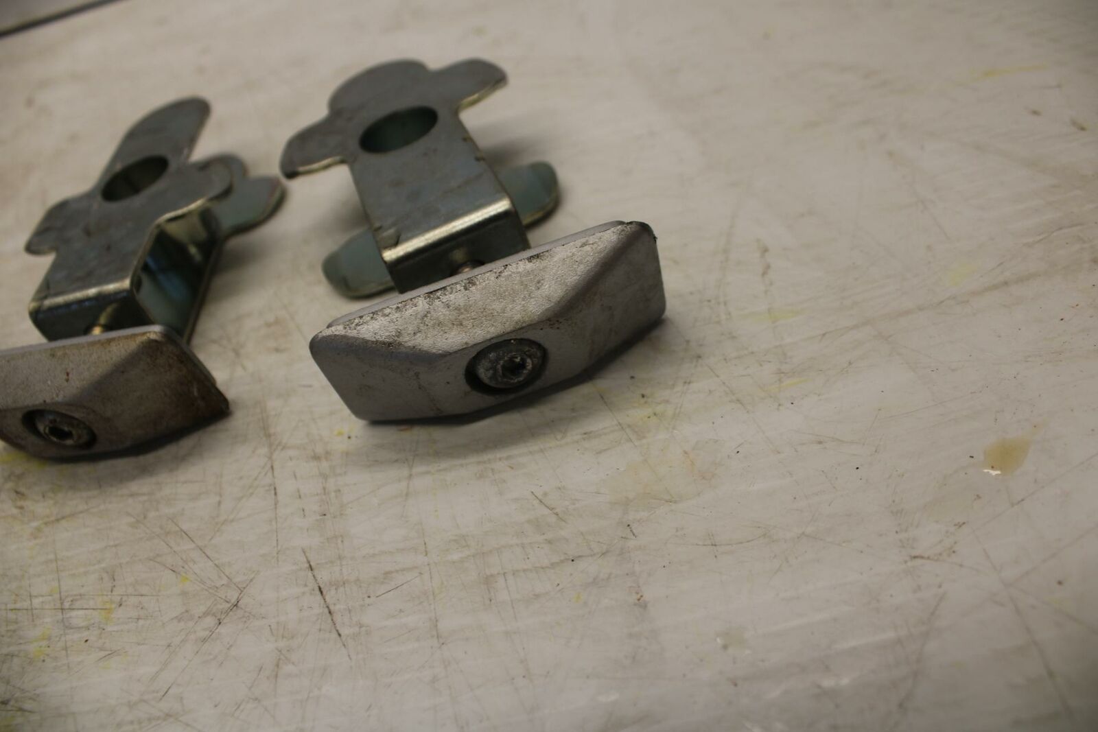 07-12 SUZUKI BANDIT 650F SWINGARM CHAIN TENSIONER ADJUSTMENT BRACKETS  BB280