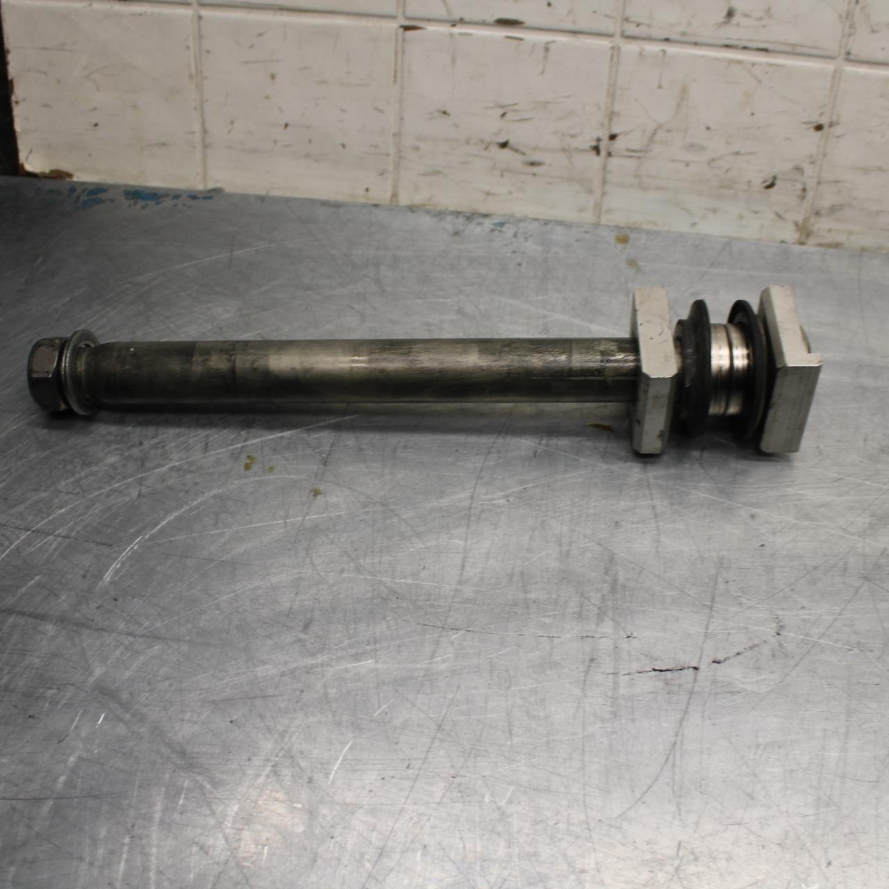 09-14 YAMAHA YZF R1 REAR AXLE WHEEL RIM PIVOT BOLT AXEL 4C8-25381-00-00  BB471