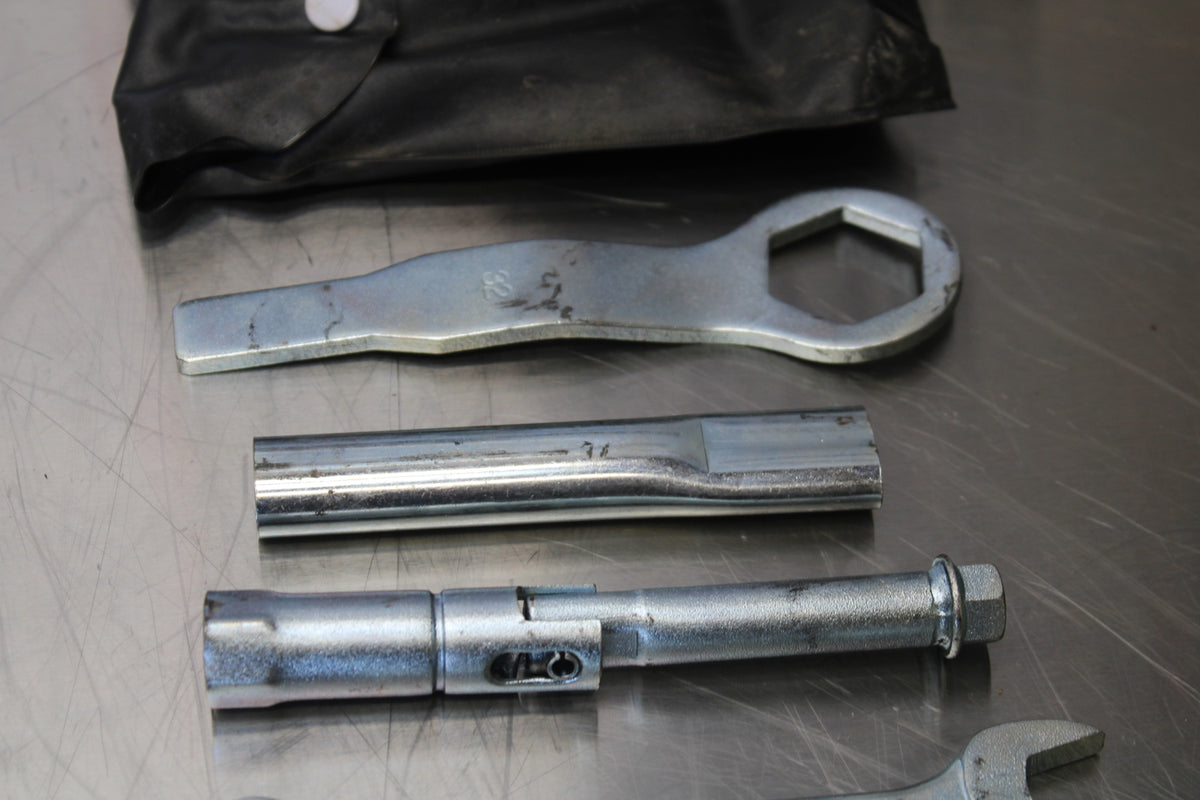 07 KAWASAKI Z1000 STOCK TOOLS OEM TOOL BAG KIT SET BB148