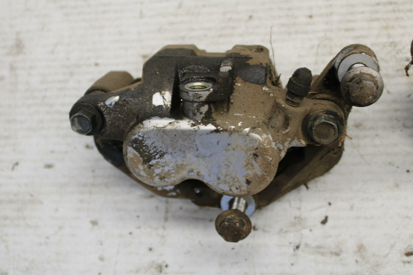 07-08 YAMAHA V STAR 1300 RIGHT LEFT FRONT BRAKE CALIPER SET PAIR CALIPERS BB303
