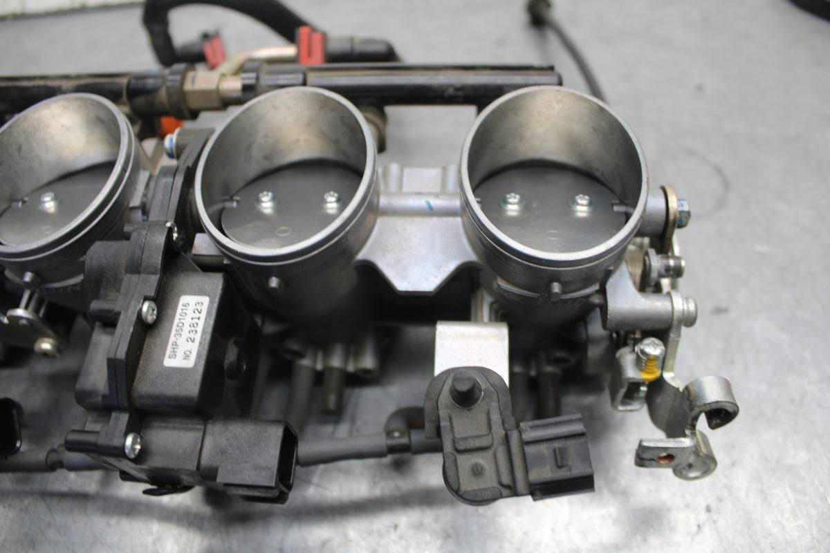 13-18 KAWASAKI NINJA ZX6R MAIN FUEL INJECTORS / THROTTLE BODIES BB682
