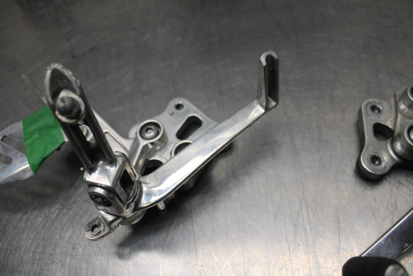 07 SUZUKI GSXR1000 POLISHED  REARSET REAR SET DRIVER PEG BRACKETS BB770