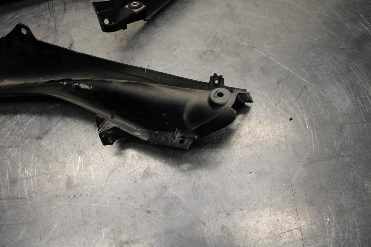 08-16 YAMAHA YZF R6 MID UPPER SIDE FAIRING COWL BB465