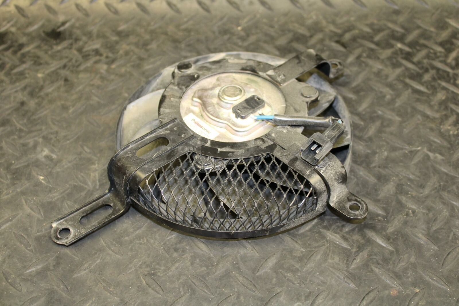 11-17 SUZUKI GSXR750 ENGINE RADIATOR COOLING FAN BB 182