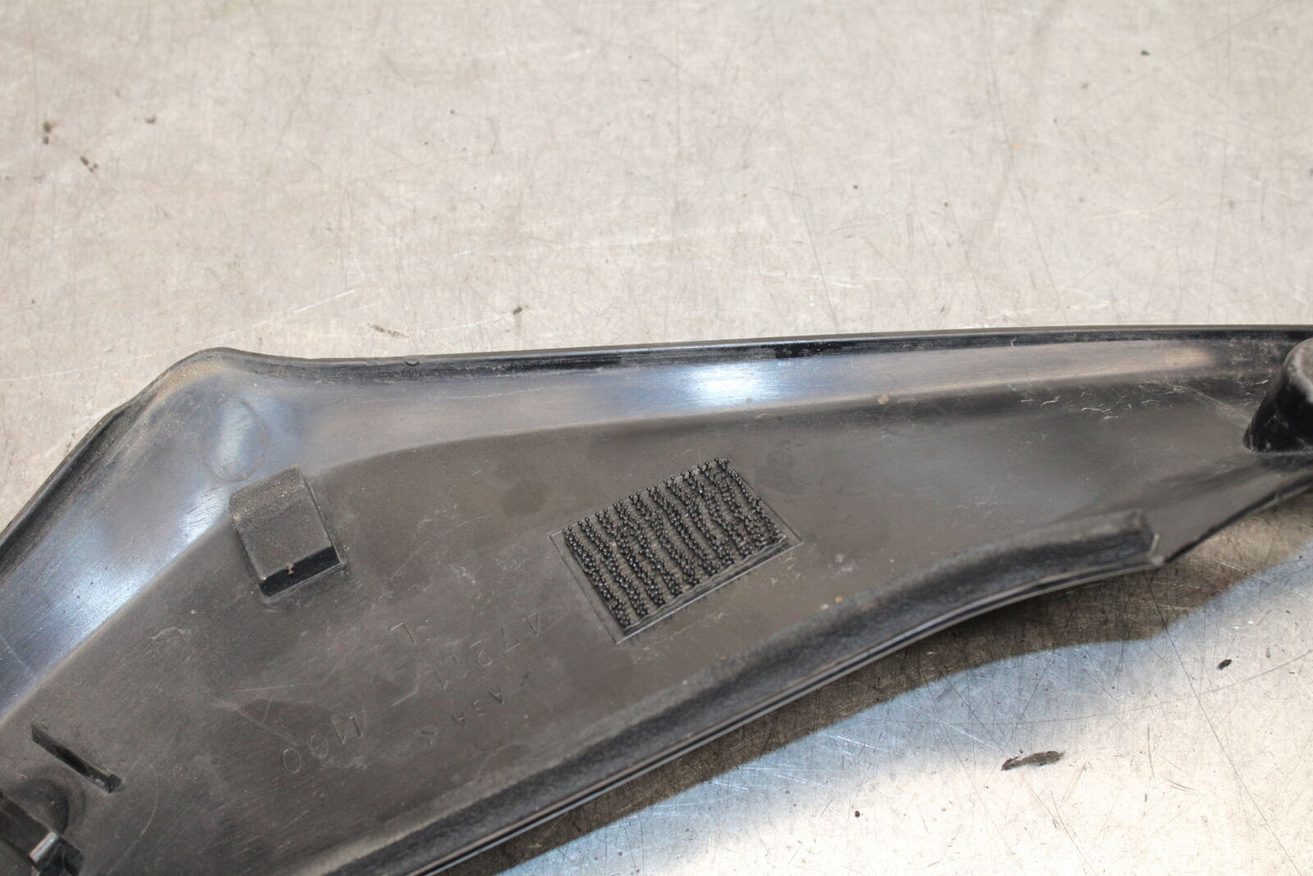 05-06 SUZUKI GSXR1000 LEFT FRONT SIDE SEAT SADDLE PANEL TRIM COWL FAIRING BB663