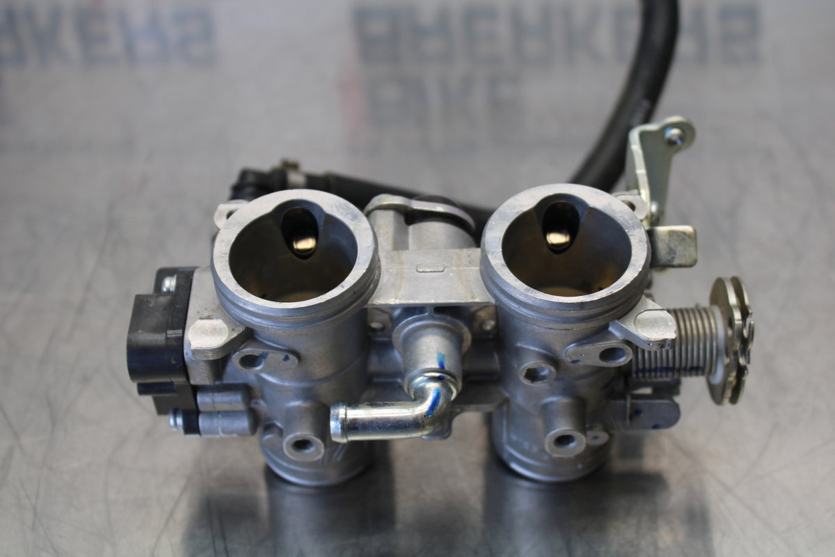 23 YAMAHA YZF R3 MAIN FUEL INJECTORS / THROTTLE BODIES BB147