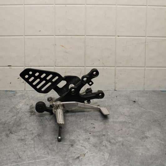 08-16 YAMAHA YZF R6 RIGHT REARSET REAR SET DRIVER FOOT PEG REST STOP BB443