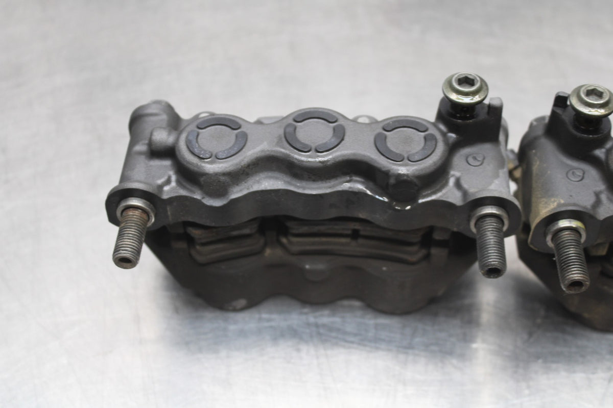 07 YAMAHA YZF R1 RIGHT LEFT FRONT BRAKE CALIPER SET PAIR CALIPERS BB826