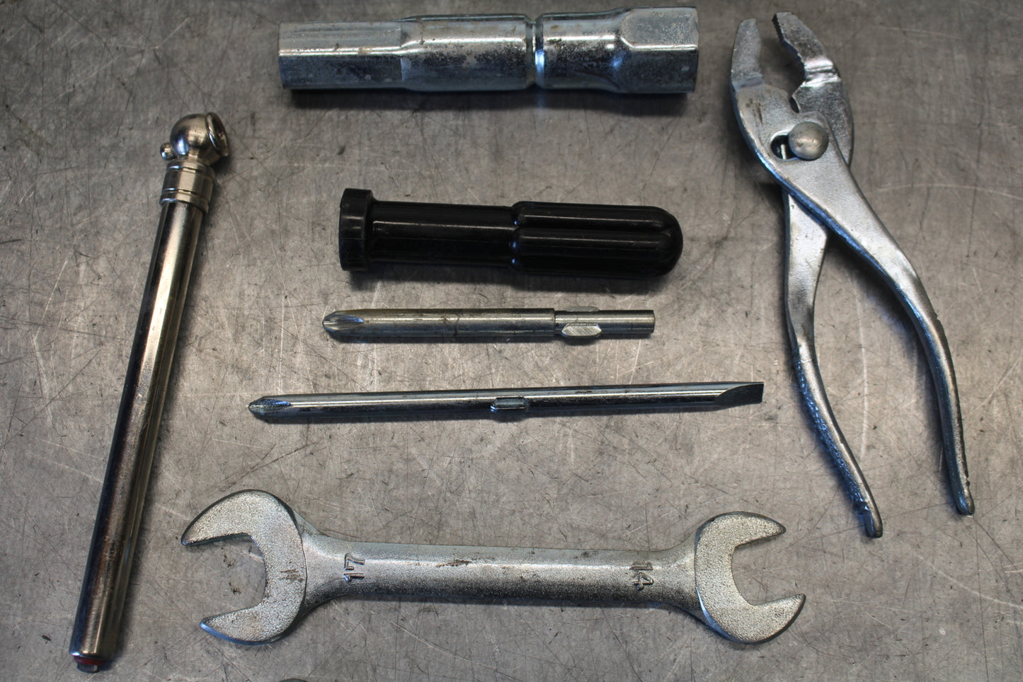 05-06 YAMAHA ROYAL STAR STOCK TOOLS OEM TOOL BAG KIT SET BB697