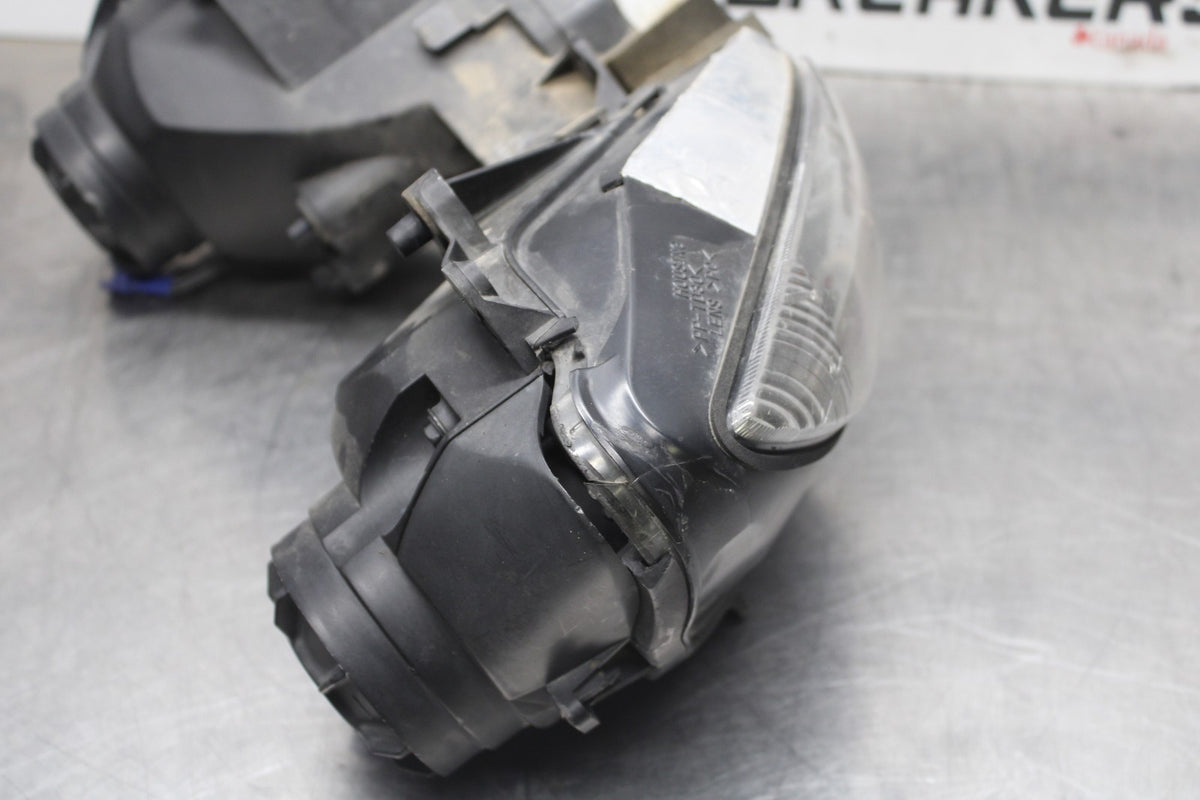 03-04 YAMAHA YZF R6 FRONT HEADLIGHT HEAD LIGHT LAMP BB890