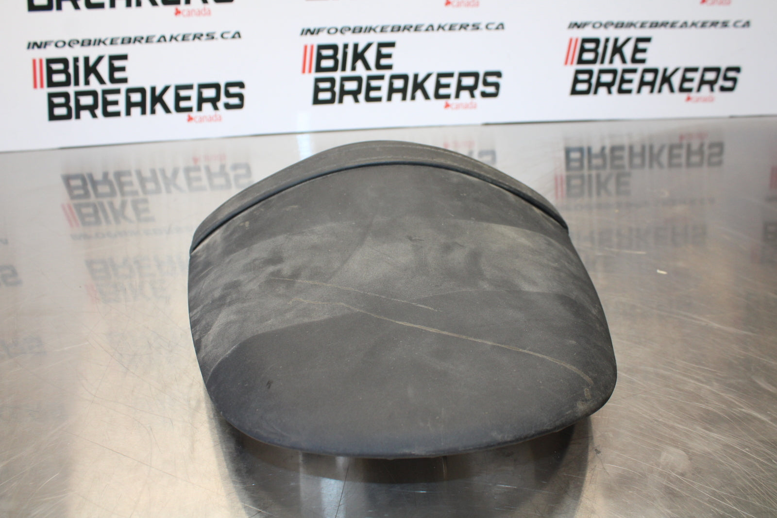 03-04 KAWASAKI NINJA ZX6R REAR BACK PASSENGER TANDEM SEAT PAD SADDLE  BB397