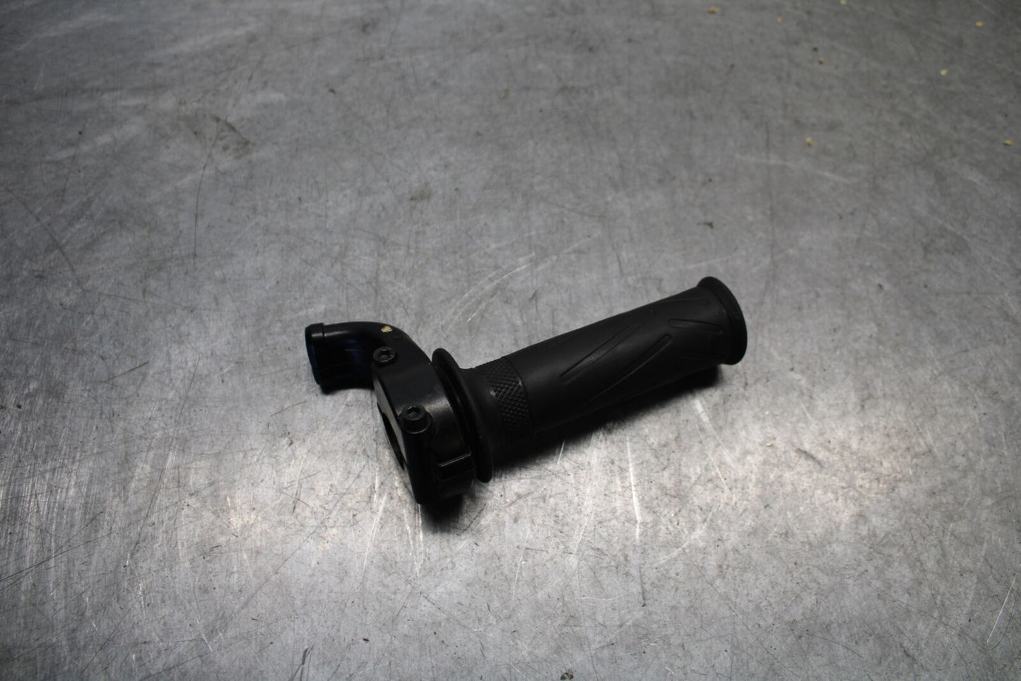 18-24 YAMAHA MT-07 THROTTLE CABLE LINE HOUSING GUIDE BB662