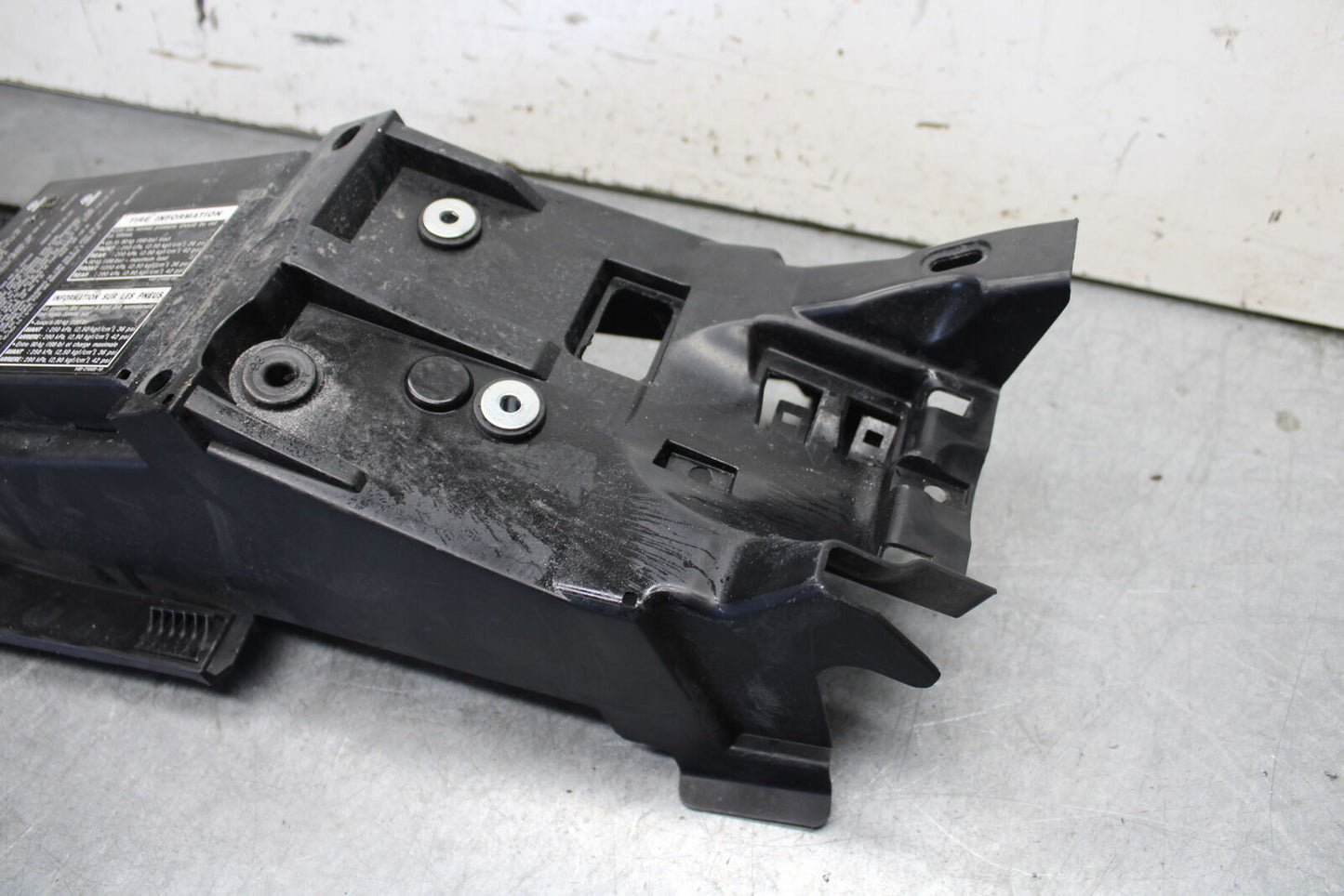 16-21 YAMAHA XSR900 REAR BACK TAIL UNDERTAIL BATTERY TRAY PLASTIC BB664