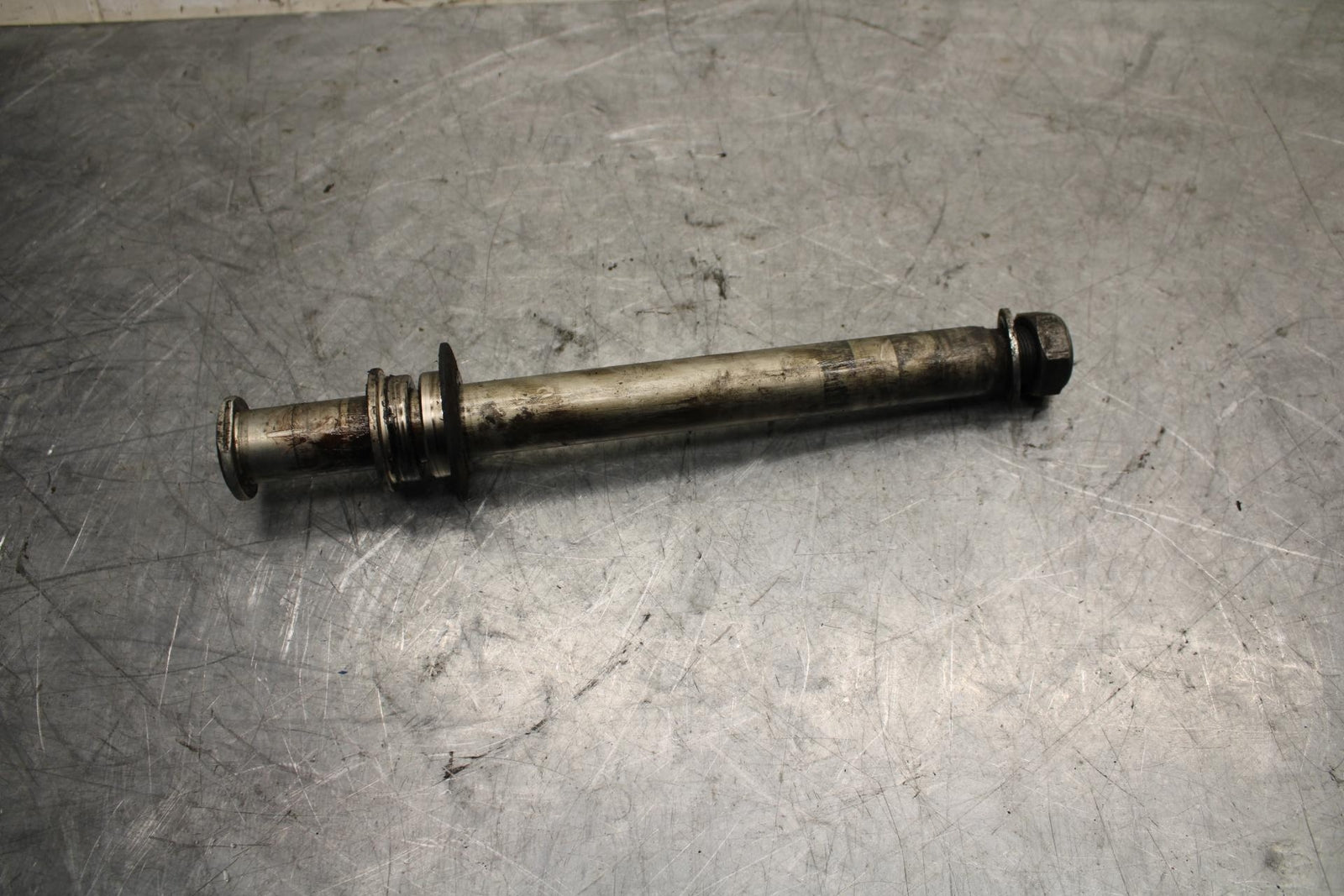 2007 Yamaha YZF R6 REAR AXLE BACK WHEEL RIM PIVOT BOLT AXEL 2C0-25381-10-00 BB52