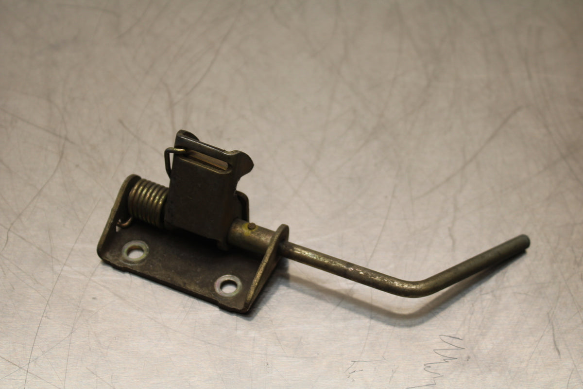 82 HONDA CT70 TRAIL SEAT LATCH  BB138