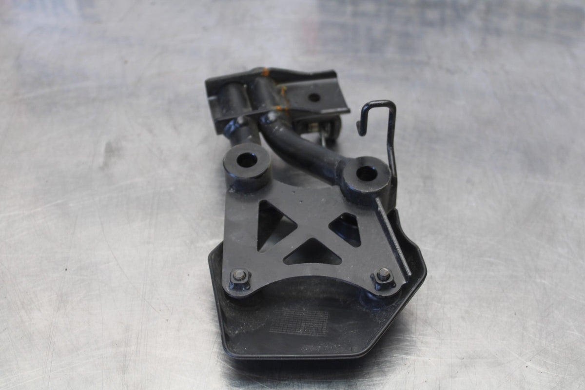 24-25 KAWASAKI ELIMINATOR 450 RIGHT FRONT FOOT PEG STEP BRACKET MOUNT BB869