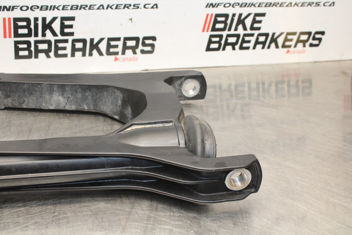 19 MOTO GUZZI V7 III REAR SWINGARM BACK SUSPENSION SWING ARM BB831