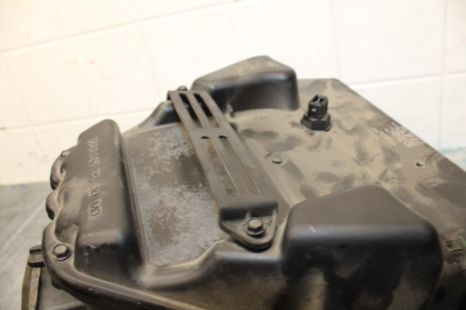 06-07 TRIUMPH DAYTONA 675 DAYTONA 675 AIRBOX AIR INTAKE FILTER BOX BB441