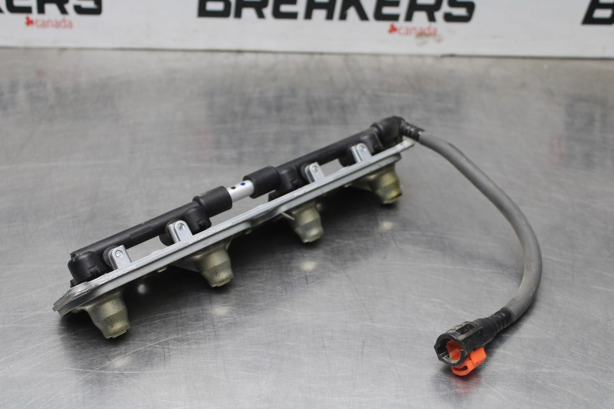 05-06 KAWASAKI NINJA ZX6R SECONDARY FUEL INJECTORS TOP AIRBOX GAS RAIL BB877